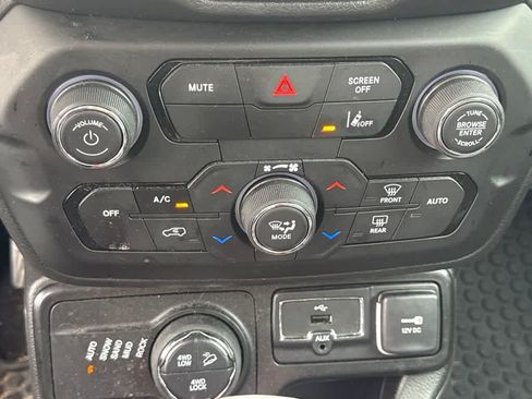 Used 2022 Jeep Renegade Trailhawk AWD/4WD image 18