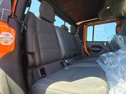 New 2025 Jeep Gladiator Sport image 15
