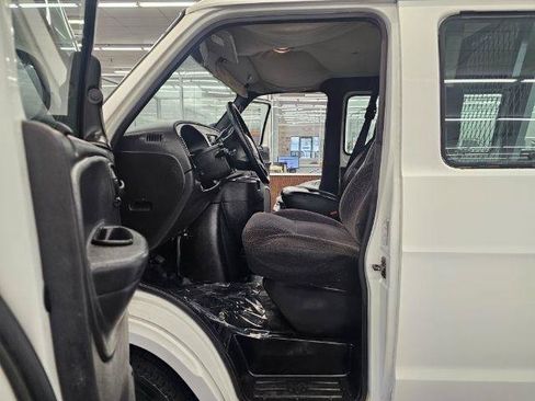 Used 2001 Dodge B2500 Passenger RWD image 18