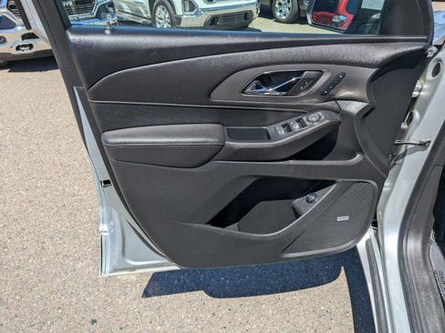 Used 2022 Chevrolet Traverse Premier AWD/4WD image 11