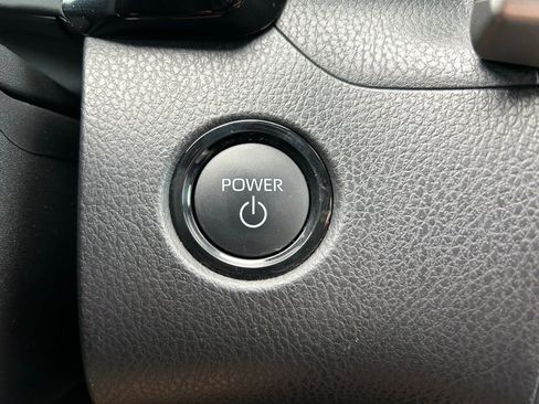 Used 2025 Toyota Camry SE image 29