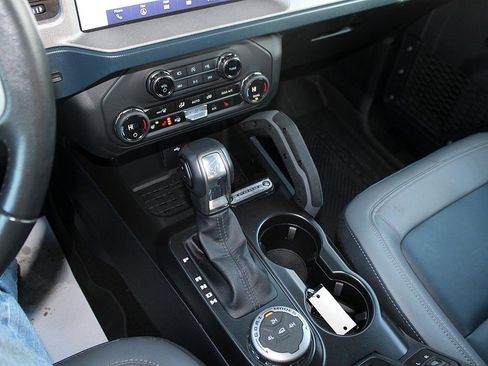 Used 2024 Ford Bronco Outer Banks image 17