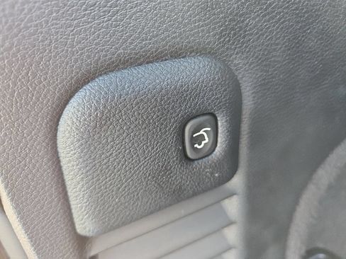 Used 2019 Jeep Grand Cherokee Altitude AWD/4WD image 12