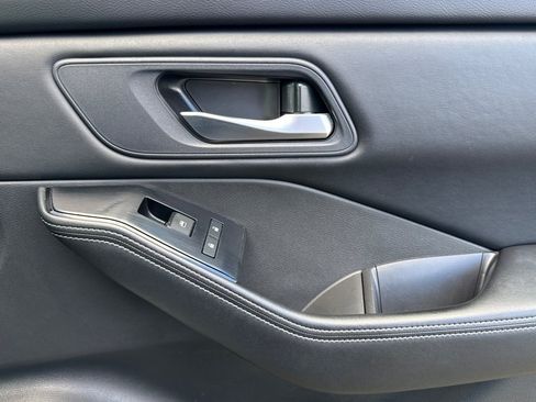 Used 2024 Nissan Rogue SV image 19