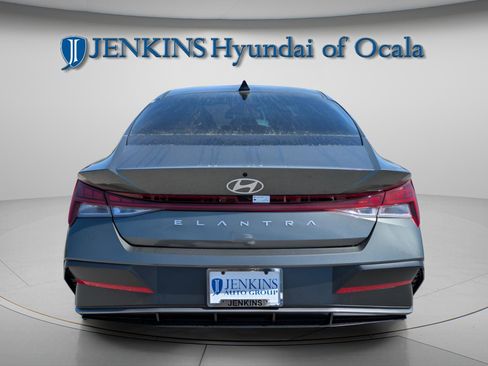 Used 2025 Hyundai Elantra SEL image 4