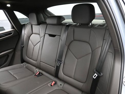 Certified 2022 Porsche Macan image 24