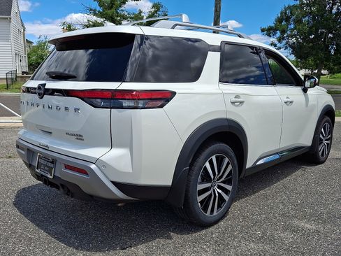 Certified 2023 Nissan Pathfinder Platinum AWD/4WD image 5