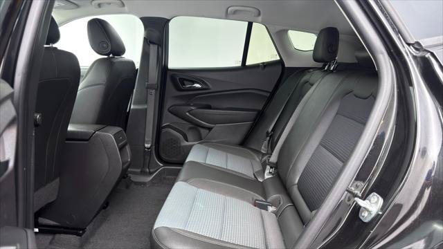 Used 2025 Chevrolet Trax LT w/ LT Convenience Package FWD image 17