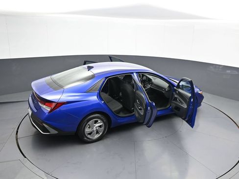 Certified 2025 Hyundai Elantra SE w/ Cargo Package FWD image 44