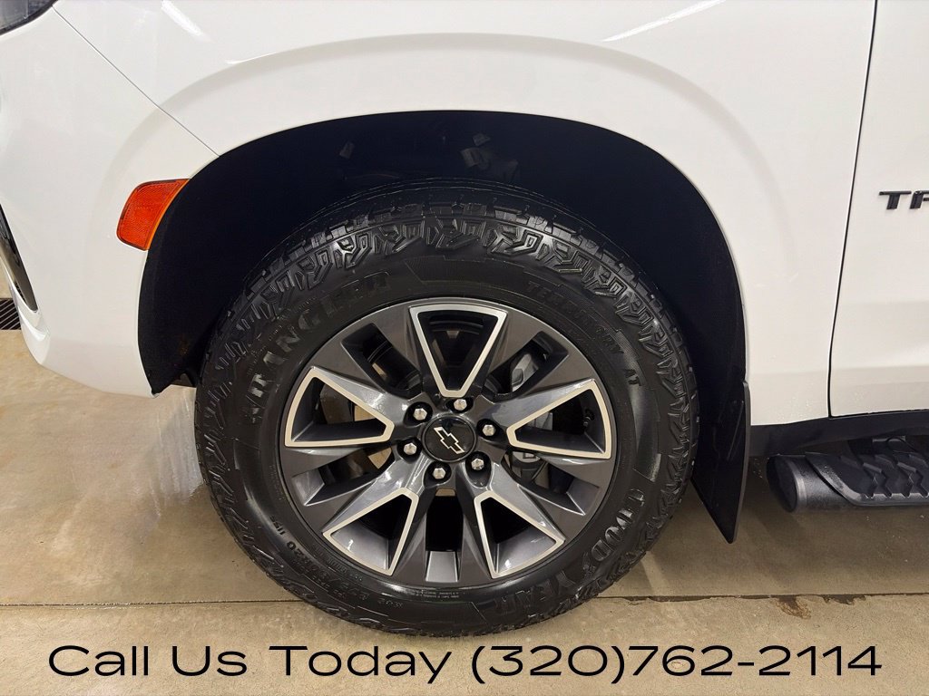 Used 2024 Chevrolet Tahoe Z71 w/ Luxury Package AWD/4WD image 11