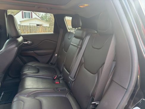 Used 2014 Jeep Cherokee Trailhawk w/ Technology Group image 11