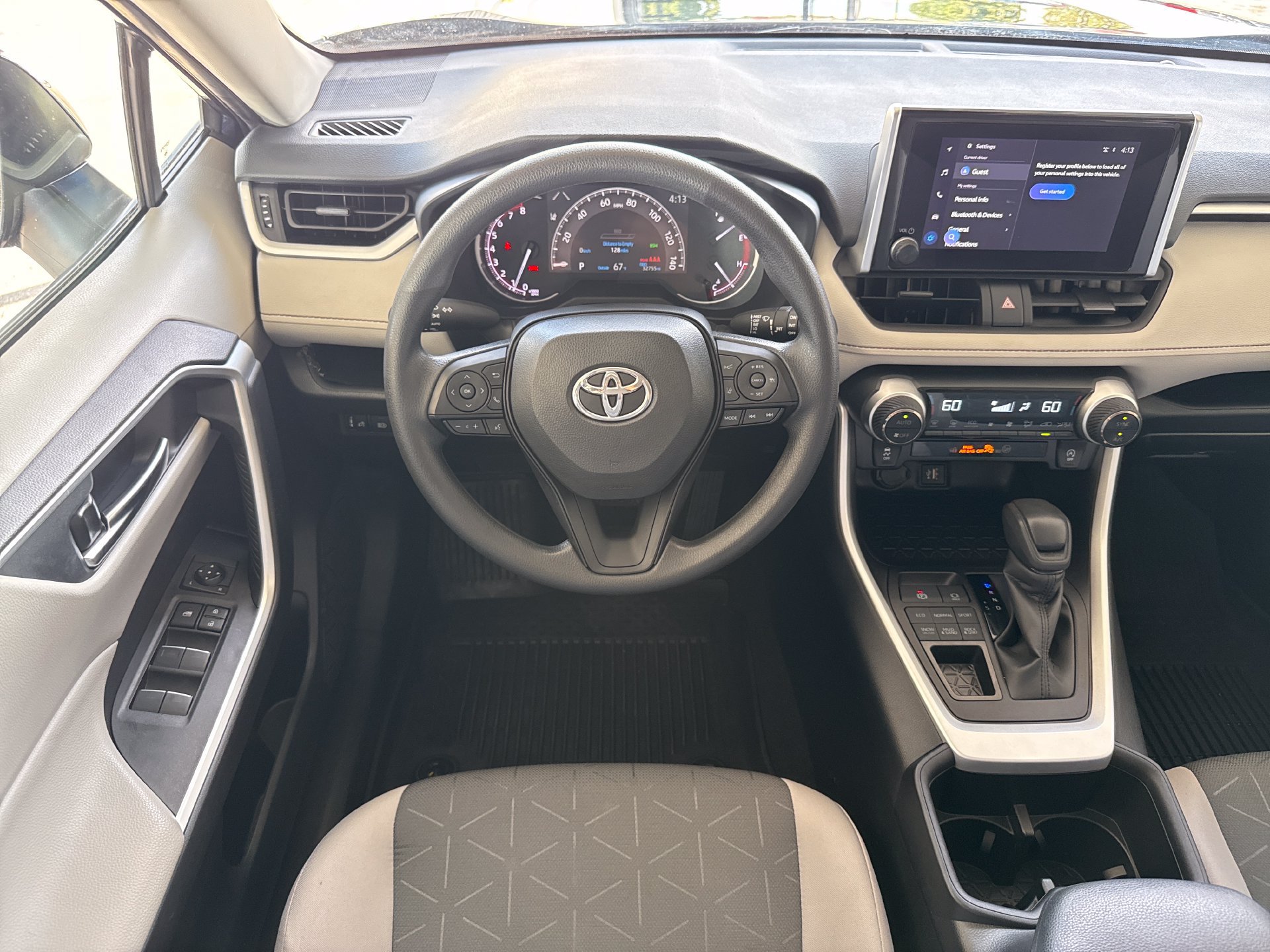 Used 2024 Toyota RAV4 XLE AWD/4WD image 16