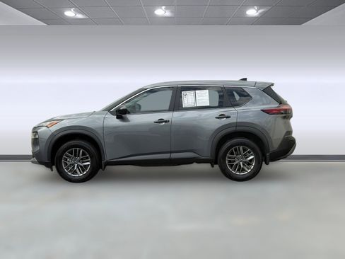 Used 2023 Nissan Rogue S image 2