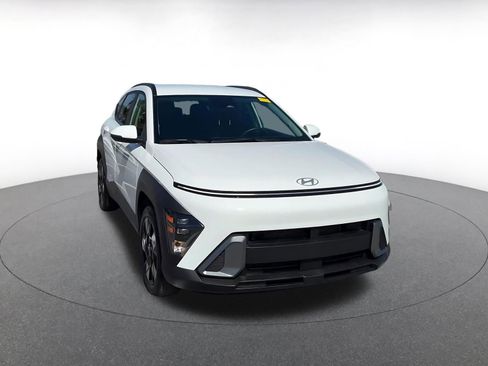 Used 2025 Hyundai Kona SEL image 2