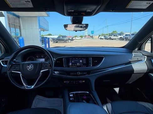 Used 2022 Buick Enclave Essence w/ Sport Touring Edition FWD image 18