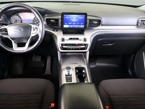 Used 2021 Ford Explorer XLT image 15