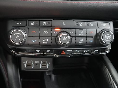 Used 2021 Dodge Durango R/T w/ Technology Group AWD/4WD image 23