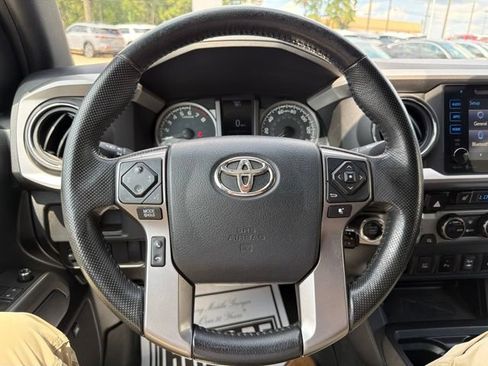 Used 2016 Toyota Tacoma Limited w/ Towing Package AWD/4WD image 18