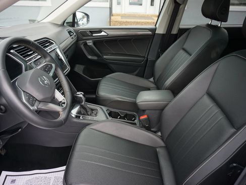 Used 2022 Volkswagen Tiguan SE FWD image 24