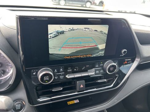 Used 2023 Toyota Highlander XSE image 12