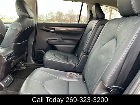 Used 2021 Toyota Highlander Platinum image 6