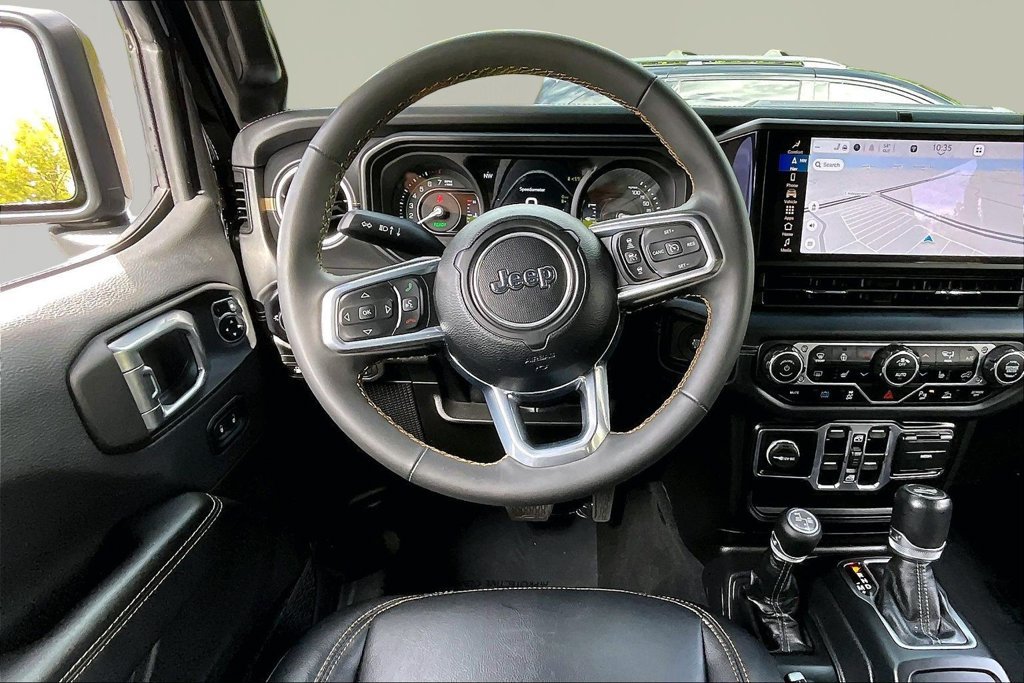 Used 2024 Jeep Wrangler Unlimited Sahara w/ Technology Group AWD/4WD image 10