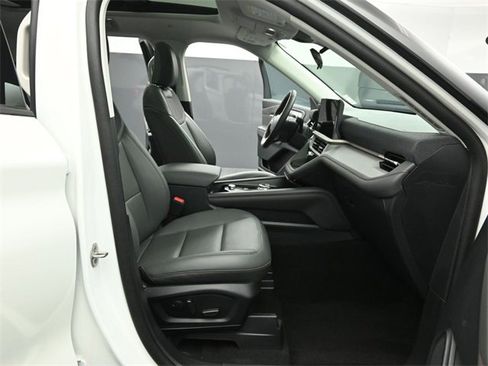 Certified 2025 Ford Explorer Active w/ Active Comfort Package image 32