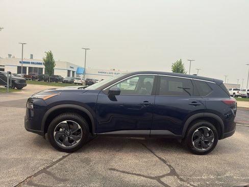 Certified 2026 Nissan Rogue SV AWD/4WD image 6