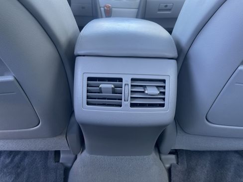 Used 2010 Toyota Camry XLE image 28