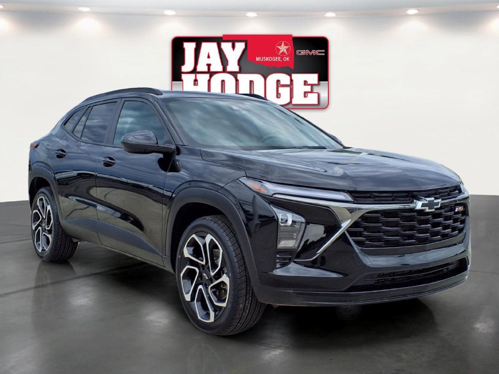 Used 2025 Chevrolet Trax RS FWD image 1
