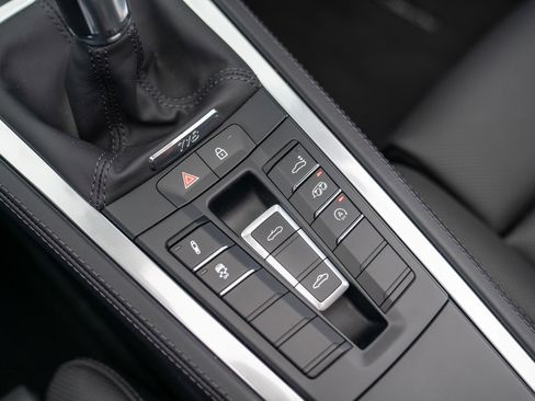 Used 2025 Porsche 718 Boxster image 21