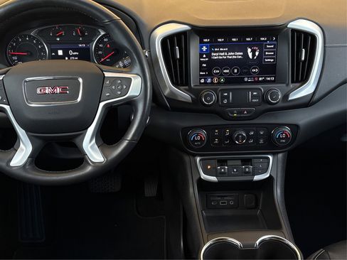 Used 2022 GMC Terrain SLT w/ Infotainment Package II AWD/4WD image 16