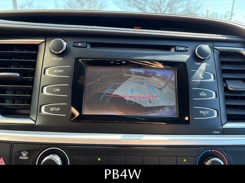 Used 2015 Toyota Highlander LE image 15