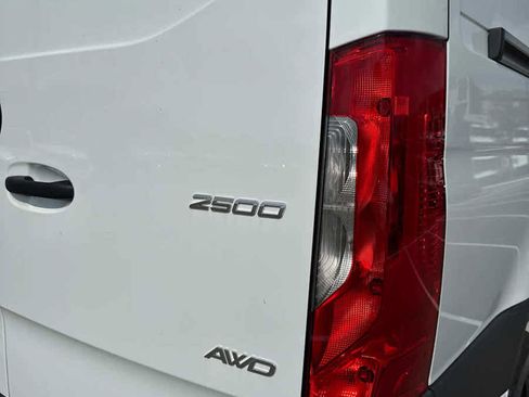Used 2025 Mercedes-Benz Sprinter 2500 image 14