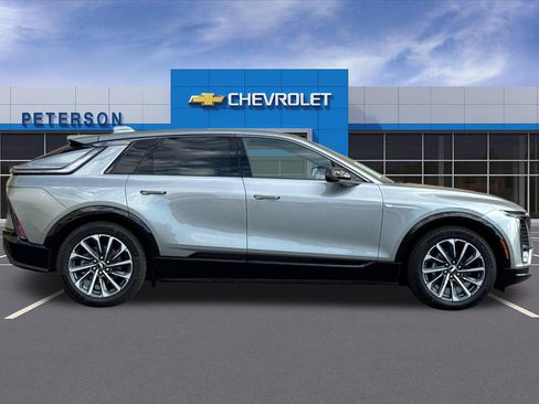 Used 2024 Cadillac Lyriq Sport AWD/4WD image 3
