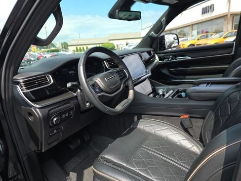 Used 2025 Jeep Grand Wagoneer Series III w/ Rear Seat Video Group 1 AWD/4WD image 15