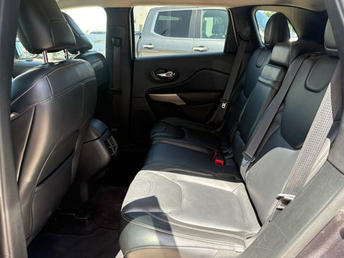Used 2018 Jeep Cherokee Limited w/ Trailer Tow Group AWD/4WD image 28