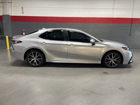 Used 2023 Toyota Camry SE FWD image 7