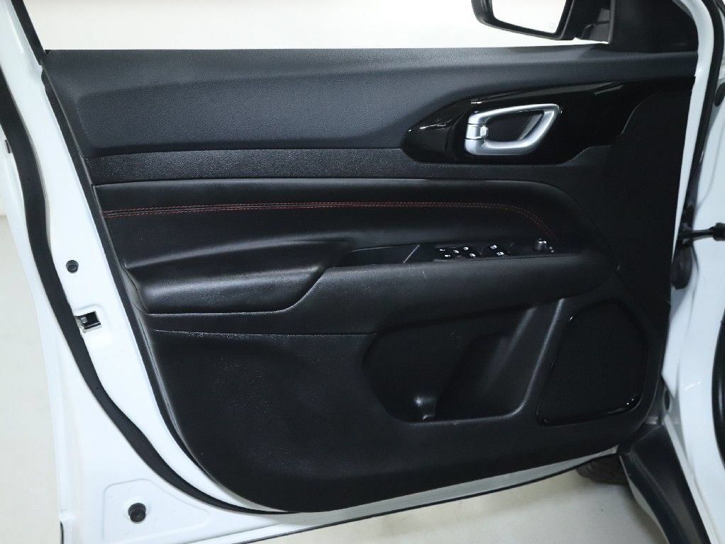 Used 2025 Jeep Compass Trailhawk AWD/4WD image 15