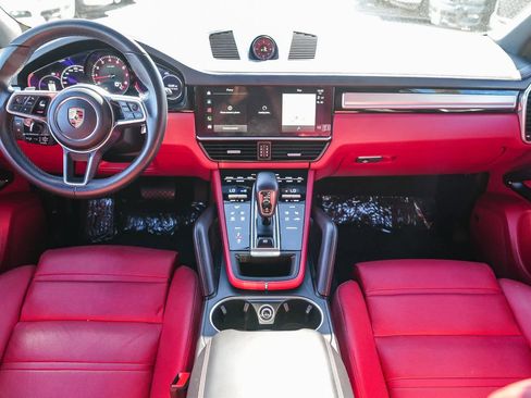 Used 2023 Porsche Cayenne Platinum Edition image 11