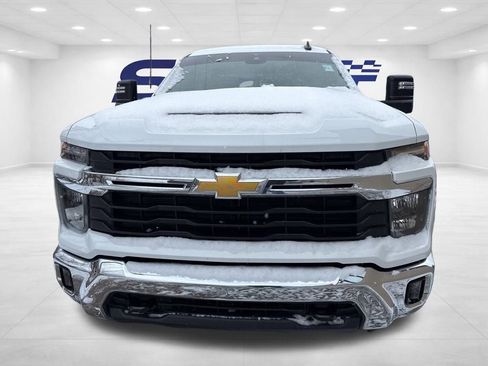 Used 2024 Chevrolet Silverado 2500 LT w/ Convenience Package image 2