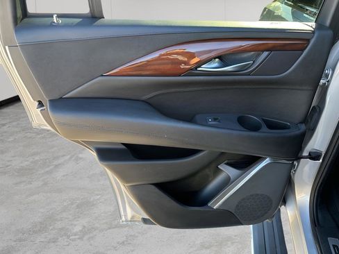 Used 2016 Cadillac Escalade Premium image 17