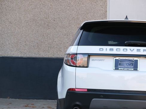 Used 2019 Land Rover Discovery Sport SE image 13