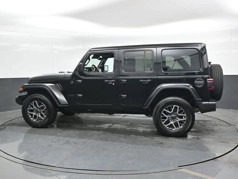 Used 2025 Jeep Wrangler Unlimited Sahara AWD/4WD image 8