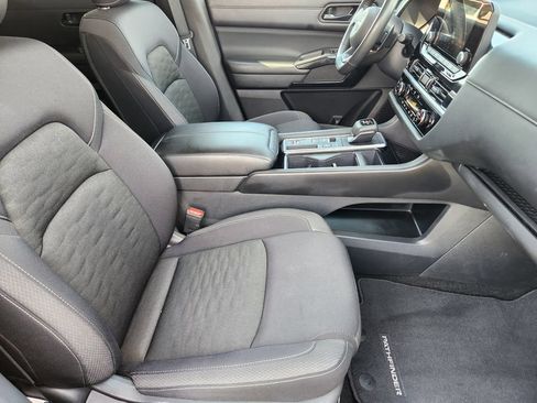 Used 2025 Nissan Pathfinder SV FWD image 14
