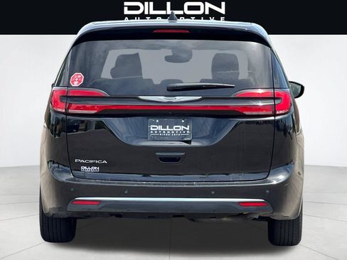 Used 2025 Chrysler Pacifica Select FWD image 5