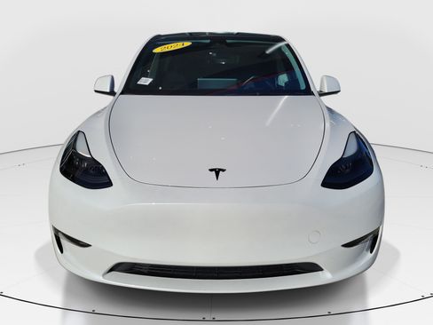 Used 2024 Tesla Model Y Long Range RWD image 2