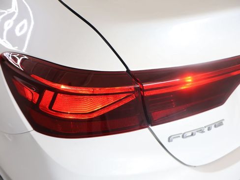 Used 2024 Kia Forte LXS w/ LXS Technology Package FWD image 30