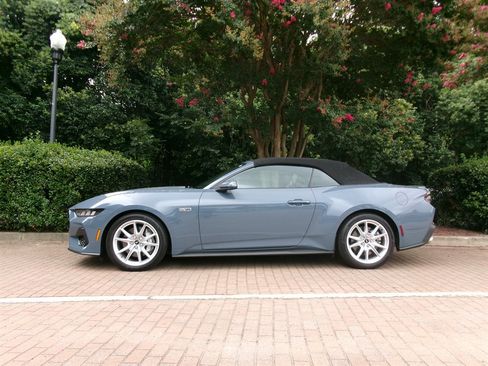 Used 2025 Ford Mustang GT Premium RWD image 6