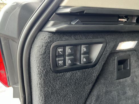 Used 2020 BMW X7 xDrive40i w/ Premium Package AWD/4WD image 19